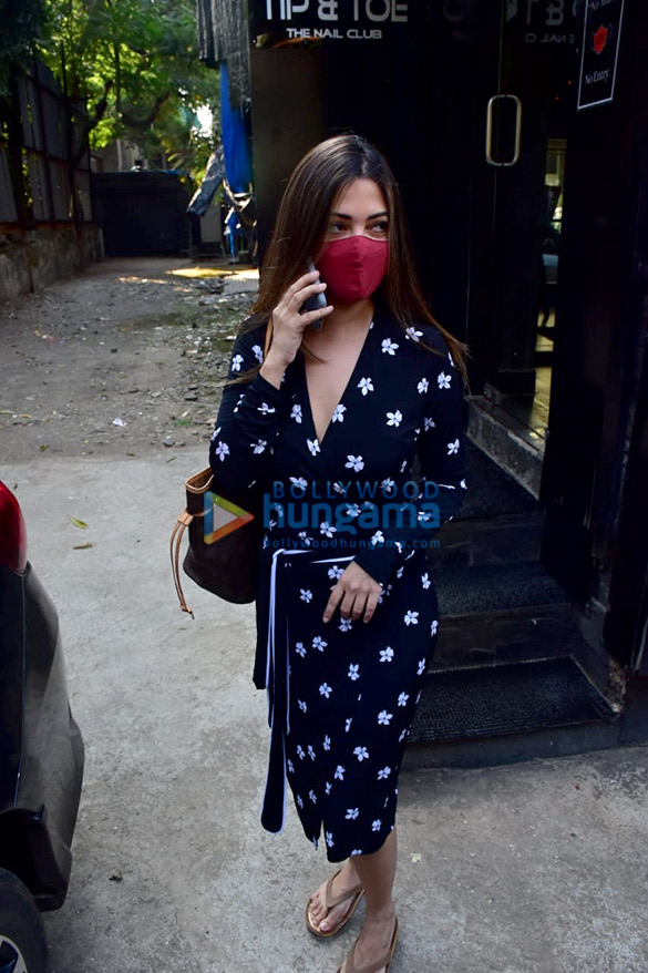 photos riya sen snapped in juhu 1