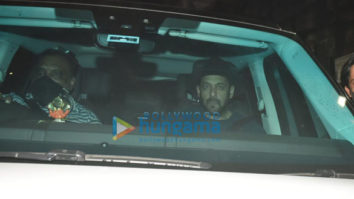 Photos: Salman Khan snapped at Shah Rukh Khan’s house in Bandra