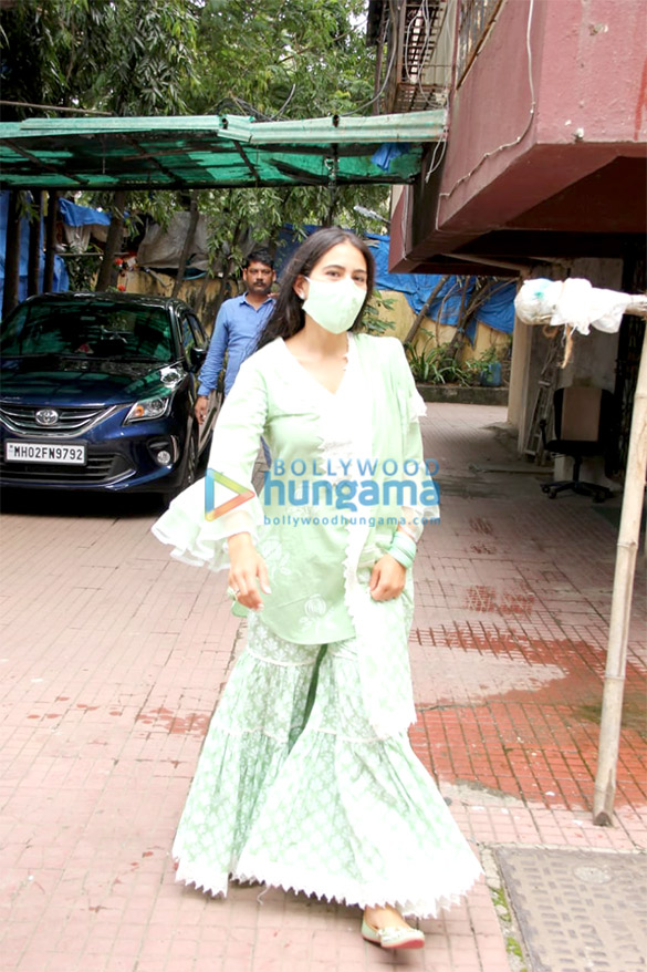 photos sara ali khan spotted at a gym in bandra 4