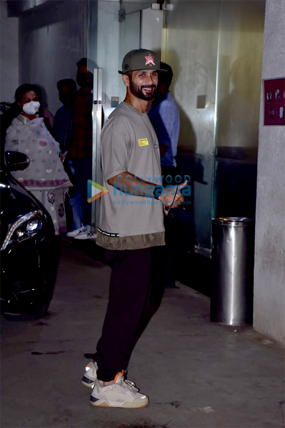 photos shahid kapoor and his mother snapped at the screening of jersey 2