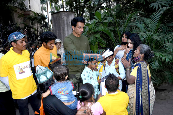 photos sonu sood snapped meeting fans 3
