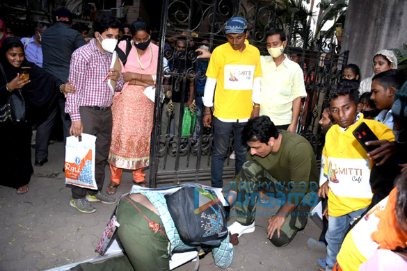 photos sonu sood snapped meeting fans 4