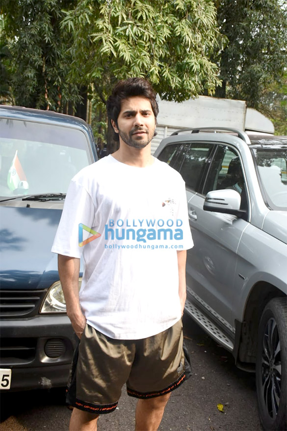 Photos: Varun Dhawan snapped at Filmcity Photos: Varun Dhawan snapped at Filmcity