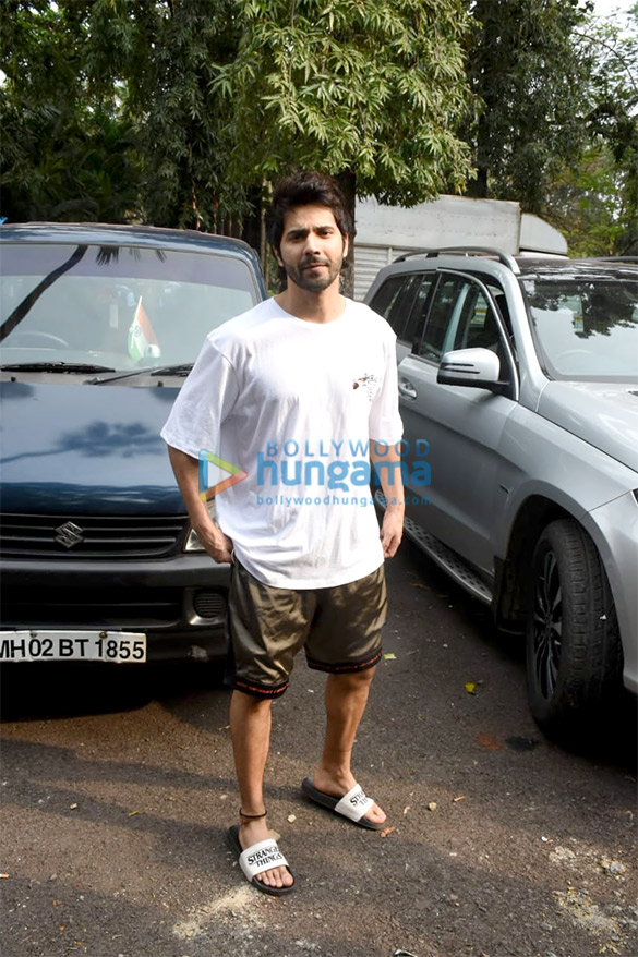 photos varun dhawan snapped at filmcity 3