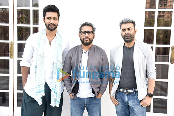 photos vicky kaushal shoojit sircar and ronnie lahiri snapped promoting sardar udham at imperial hotel in new delhi 1