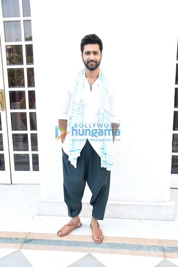 photos vicky kaushal shoojit sircar and ronnie lahiri snapped promoting sardar udham at imperial hotel in new delhi 2
