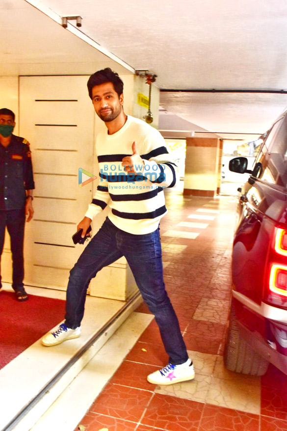 photos vicky kaushal snapped in juhu 3 2