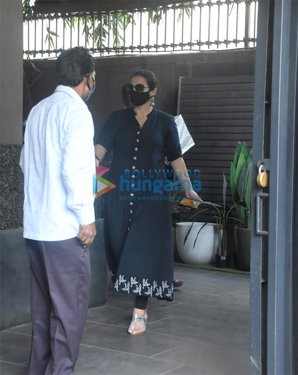 photos vidya balan snapped in bandra 2