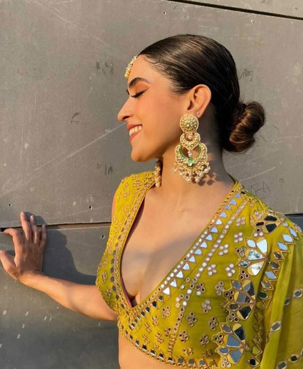 Sanya Malhotra exudes radiance as she looks like a ray of light in a lehenga worth Rs. 79,000 Sanya Malhotra exudes radiance as she looks like a ray of light in a lehenga worth Rs. 79,000