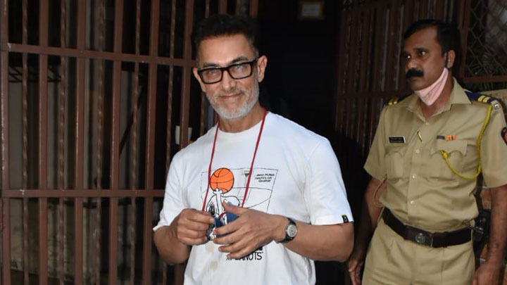 Snapped: Aamir Khan at dubbing studio in Bandra, Mumbai