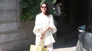 Snapped: Kareena and Karisma Kapoor at father Randhir Kapoor’s House in Bandra, Mumbai