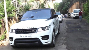 Spotted: Shah Rukh Khan exiting Mannat