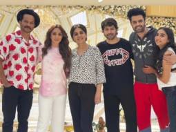 Varun Dhawan shares picture with Jug Jugg Jeeyo cast, gives it a Saas Bhi Kabhi Bahu Thi twist