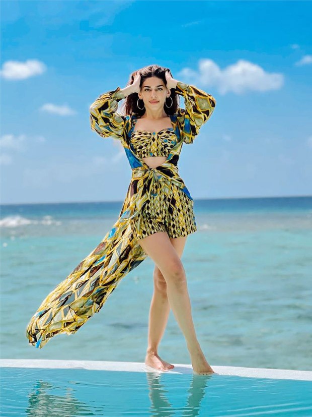 Alaya F knows how to get all the jaws dropping and she doesn’t fail at it. All her Instagram posts are fire and her looks are on fleek. She recently finished filming Freddy with Kartik Aaryan. Alaya F looked stunning as she posed by the sea in a printed set. She styled a fitted bustier with shorts of the same print from Saksha and Kinni worth Rs. 15,000. The diamond printed set suits her petite figure and accentuates her curves as she also flaunts her toned midriff. She finishe the look with a chiffon diamond print cape with exaggerated sleeves and cloth belt. The cape was the perfect add on and the look is boho yet chic, again from Saksha and Kinni and costs Rs. 12,000. Alaya looked fresh and the styling is on point. It seems like Alaya F has booked her next film. After making her debut in Jawaani Jaaneman in 2020 alongside Saif Ali Khan and Tabu, she signed her second film under Ekta Kapoor's production banner. Now, she is starring in another project under their banner opposite Kartik Aaryan. Titled Freddy, the film was recently officially announced.