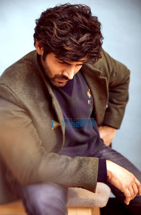 kartik aaryan 4 8