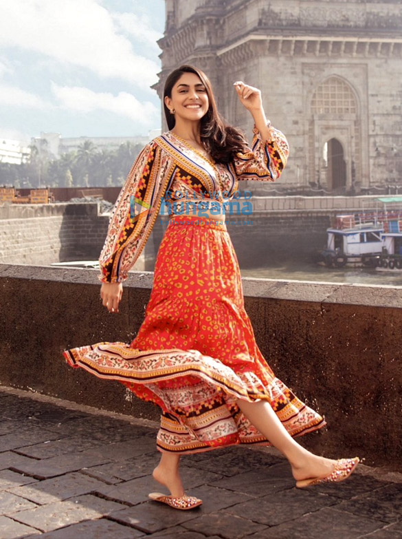 mrunal thakur 002 2