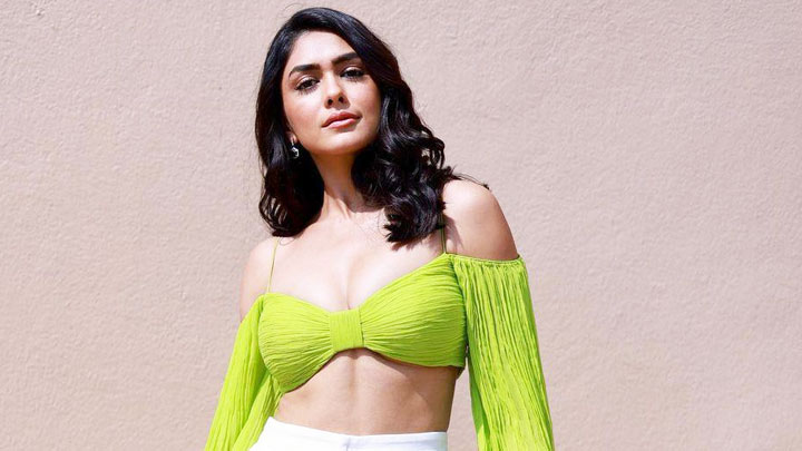 Mrunal on Kartik Aaryan: “Girls go GAGA over the fact that he’s so…”| Rapid Fire | Dhamaka