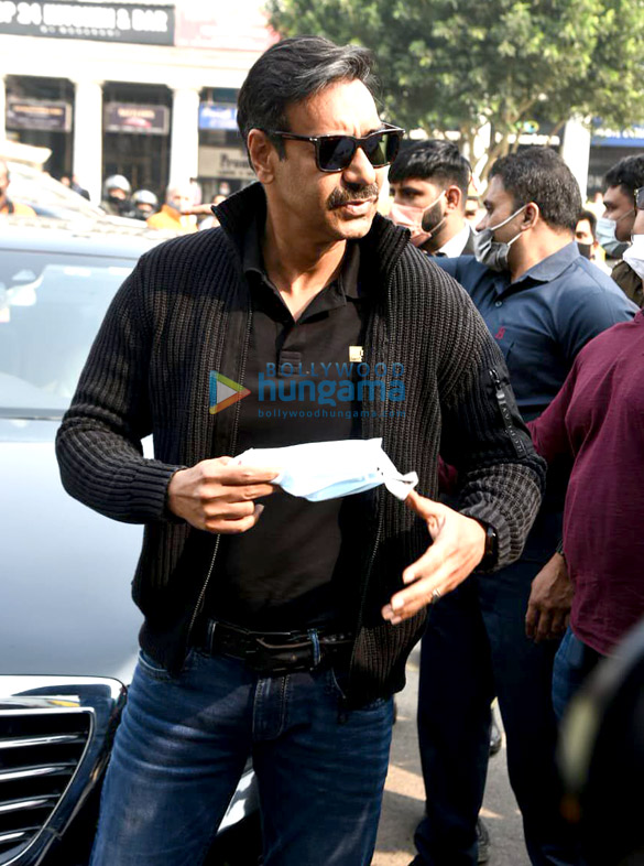 photos ajay devgn snapped at song launch of rrr at pvr plaza in new delhi 6