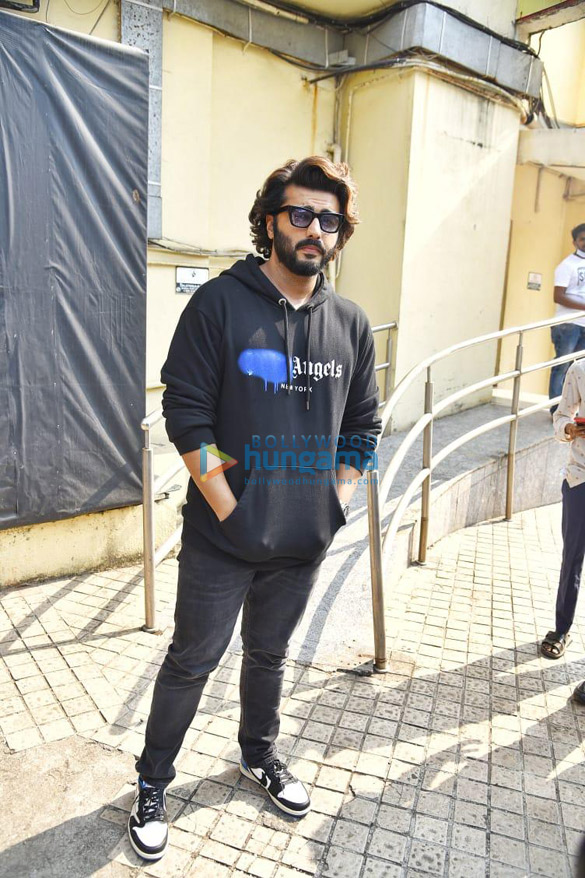 photos arjun kapoor snapped at pvr juhu 4