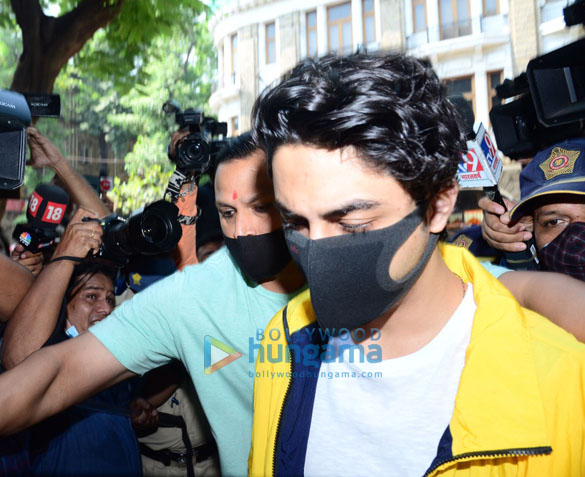 photos aryan khan snapped at the ncb office 1