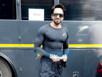 Photos: Ayushmann Khurrana snapped in Juhu for Chandigarh Kare Aashiqui promotions