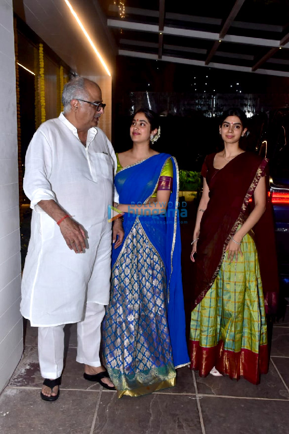 photos boney kapoor janhvi kapoor khushi kapoor snapped arriving for laxmi pujan 4