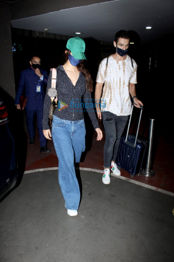 Photos: Disha Patani, Jacqueline Fernandez, Ayushmann Khurrana and others snapped at the airport Photos: Disha Patani, Jacqueline Fernandez, Ayushmann Khurrana and others snapped at the airport