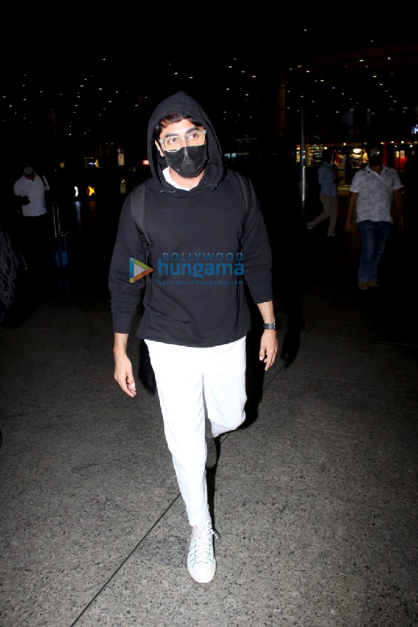 photos disha patani ayushmann khurrana and others snapped at the airport 4
