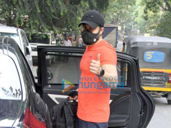 Photos: Emraan Hashmi spotted at the gym in Khar