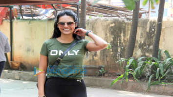Photos: Esha Gupta spotted in Santacruz