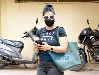 Photos: Kajol and Khushi Kapoor snapped at Pilates class