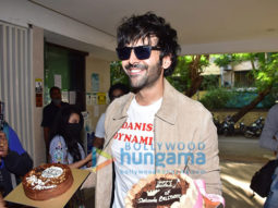 Photos: Kartik Aaryan cuts his birthday cake with the media and his fans