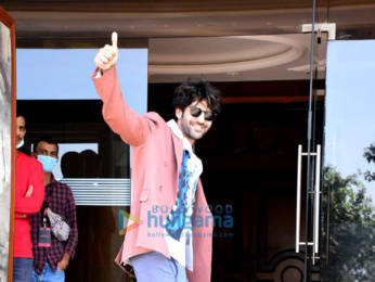 Photos: Kartik Aryan spotted at Bandra