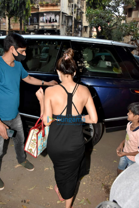 photos malaika arora snapped at a salon in bandra 5 2