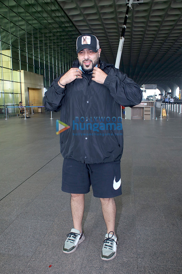 photos mouni roy riteish deshmukh genelia dsouza and others snapped at the airport 3