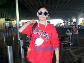 Photos: Mouni Roy, Riteish Deshmukh, Genelia D'Souza and others snapped at the airport