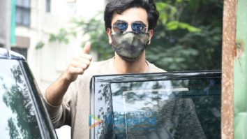 Photos: Ranbir Kapoor, Alia Bhatt and Neetu Singh snapped at Krishna Raj Kapoor’s bungalow