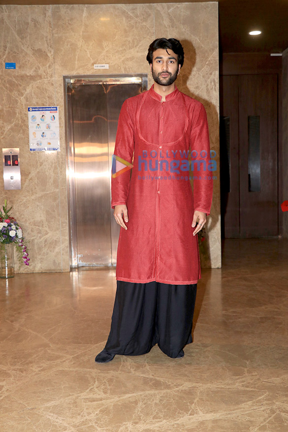 photos salman khan iulia vantur and others snapped at ramesh tauranis house for diwali party 9