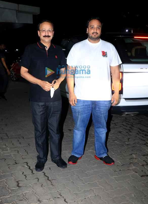 photos salman khan waluscha de sousa aayush sharma and others snapped at sohail khans house for diwali party 18