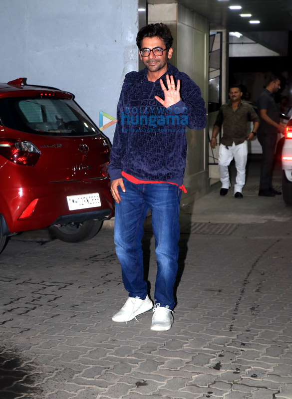 photos salman khan waluscha de sousa aayush sharma and others snapped at sohail khans house for diwali party 22