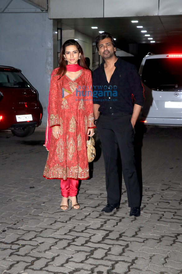 photos salman khan waluscha de sousa aayush sharma and others snapped at sohail khans house for diwali party 5