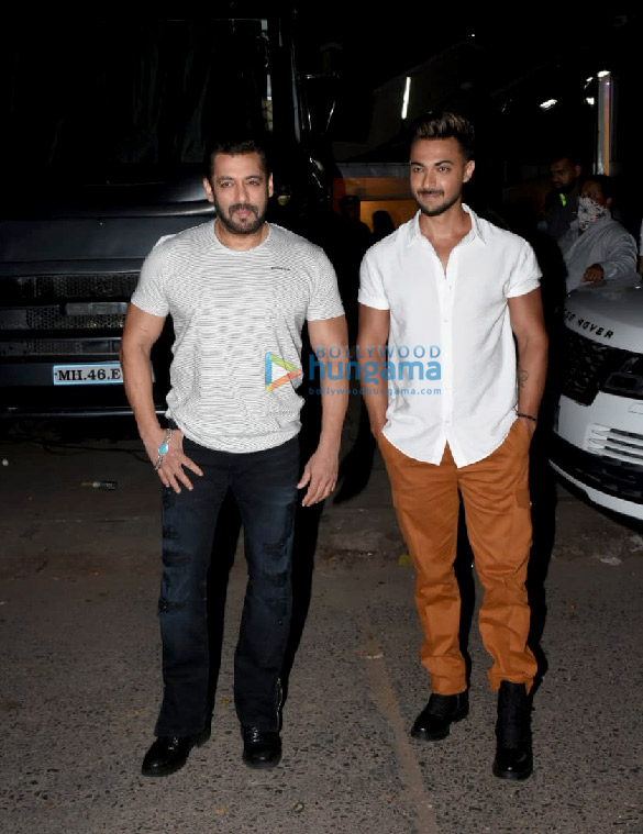 photos salman khan and aayush sharma snapped during antim the final truth promotions 1