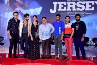 Photos: Shahid Kapoor, Mrunal Thakur and others snapped at the trailer launch of Jersey
