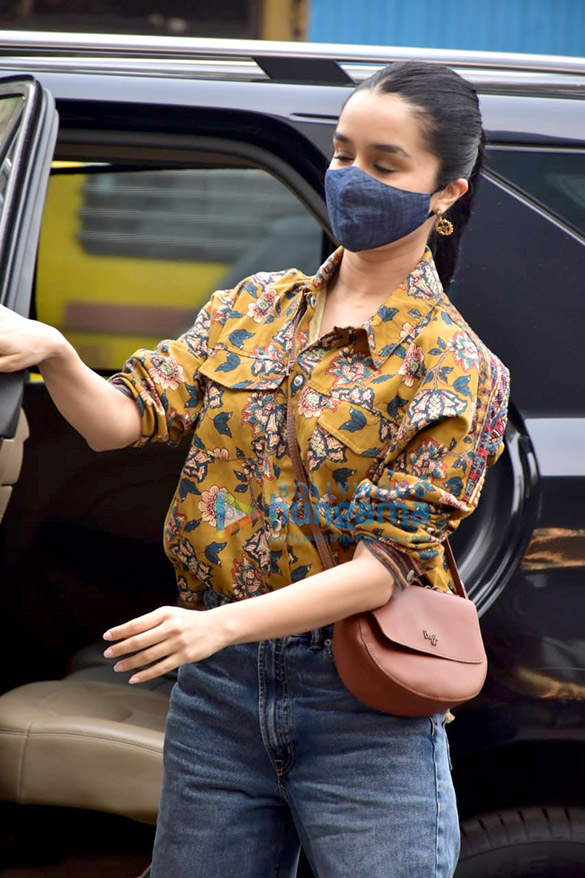 photos shraddha kapoor snapped in juhu 6