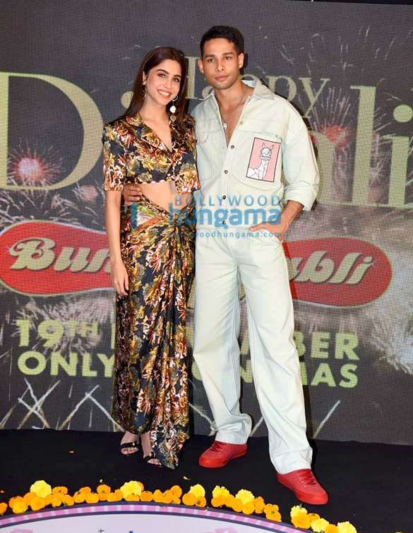 photos siddhant chaturvedi and sharvari wagh grace the song launch of luv ju from bunty aur babli 2 1