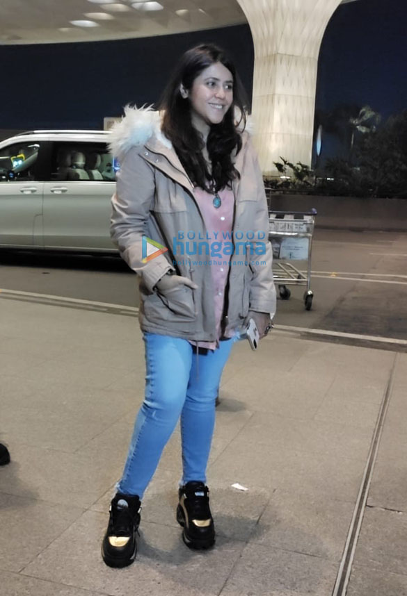 photos sidharth malhotra ekta kapoor and jeetendra snapped at the airport 5