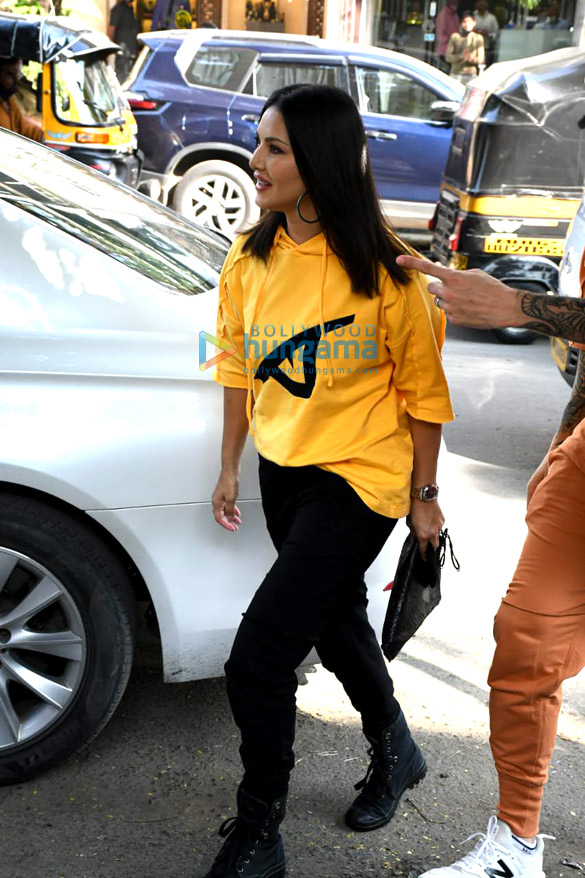 Photos Sunny Leone and Kunal Avanti snapped at the I Am Animal event (5) | Sunny  Leone Images - Bollywood Hungama
