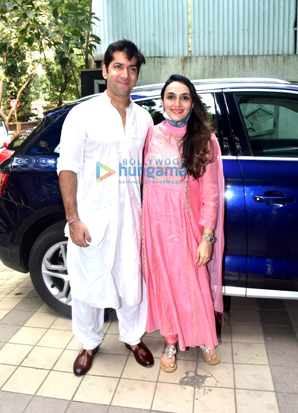 photos varun dhawan and his family snapped at david dhawans office for lakshmi puja 2