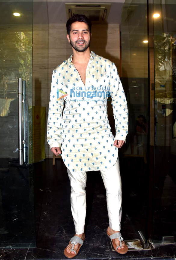 photos varun dhawan and his family snapped at david dhawans office for lakshmi puja 6