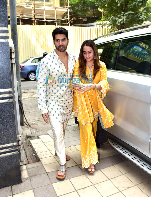 photos varun dhawan and his family snapped at david dhawans office for lakshmi puja 7